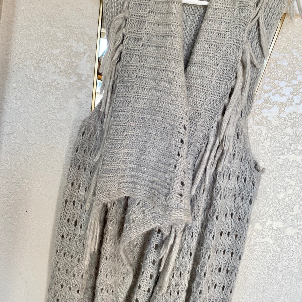 Poncho - Picture 2 of 3